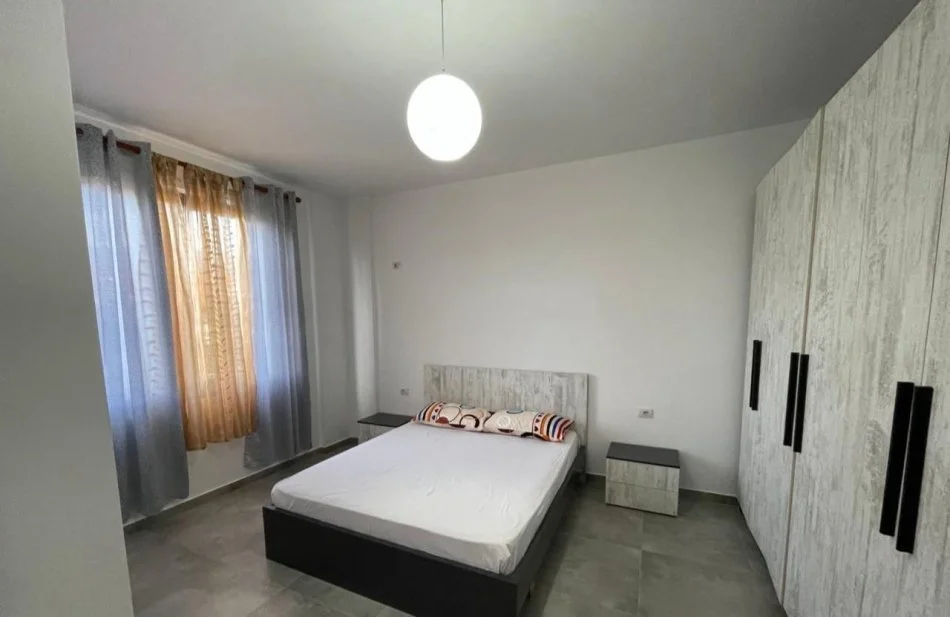 Tirane, jepet me qera apartament 1+1 Kati 1, 50 m² 350 € (Tiranë)