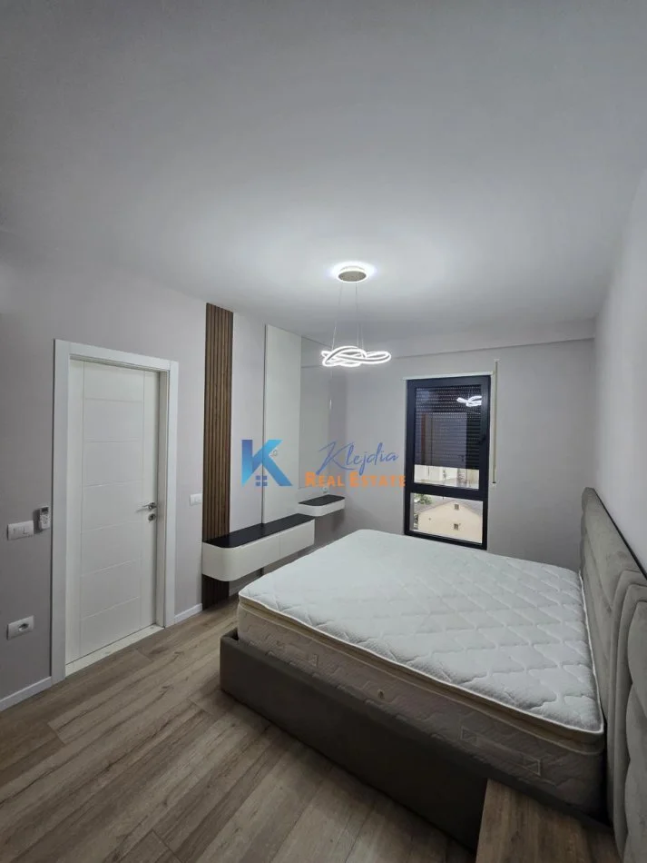 Tirane, jap me qera apartament 2+1+Ballkon Kati 5, 110 m² 1.000 € (Porcelan, Rezidenca Erli)