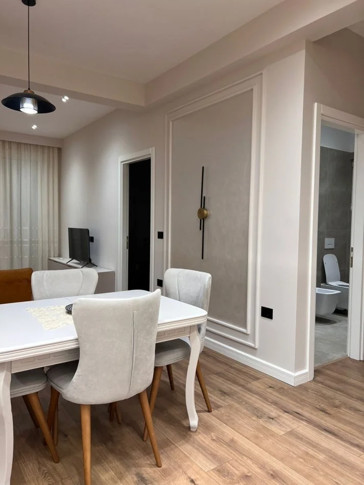 Tirane, jepet me qera apartament 1+1+Ballkon Kati 1, 80 m² 600 € (Rruga e Durresit, prane ish Ambasades Jugosllave)