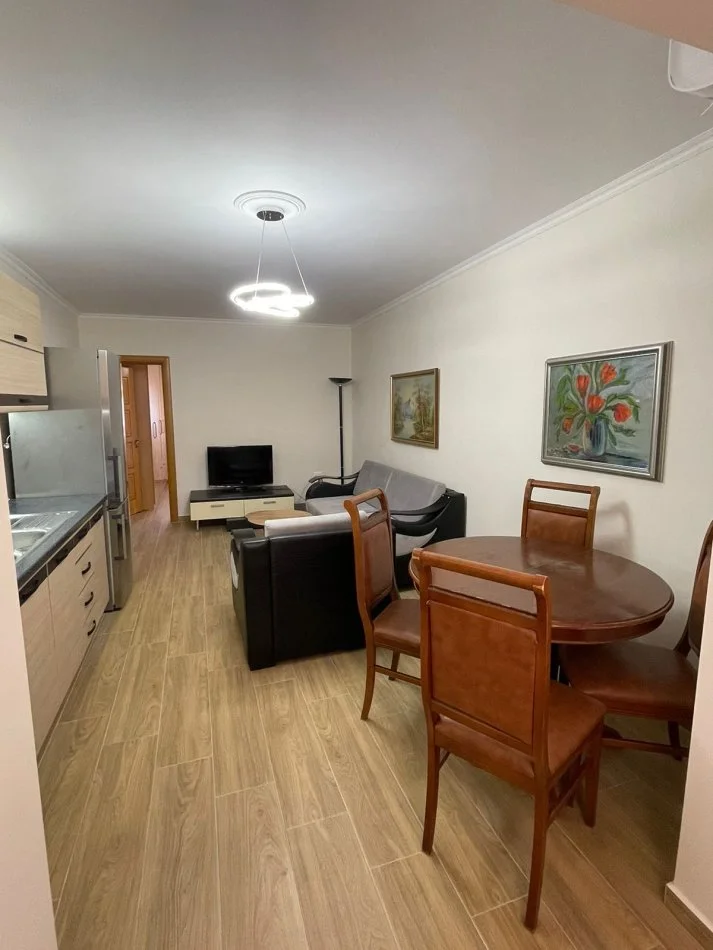 Tirane, jepet me qera apartament 2+1+Ballkon Kati 3, 77 m² 650 € 