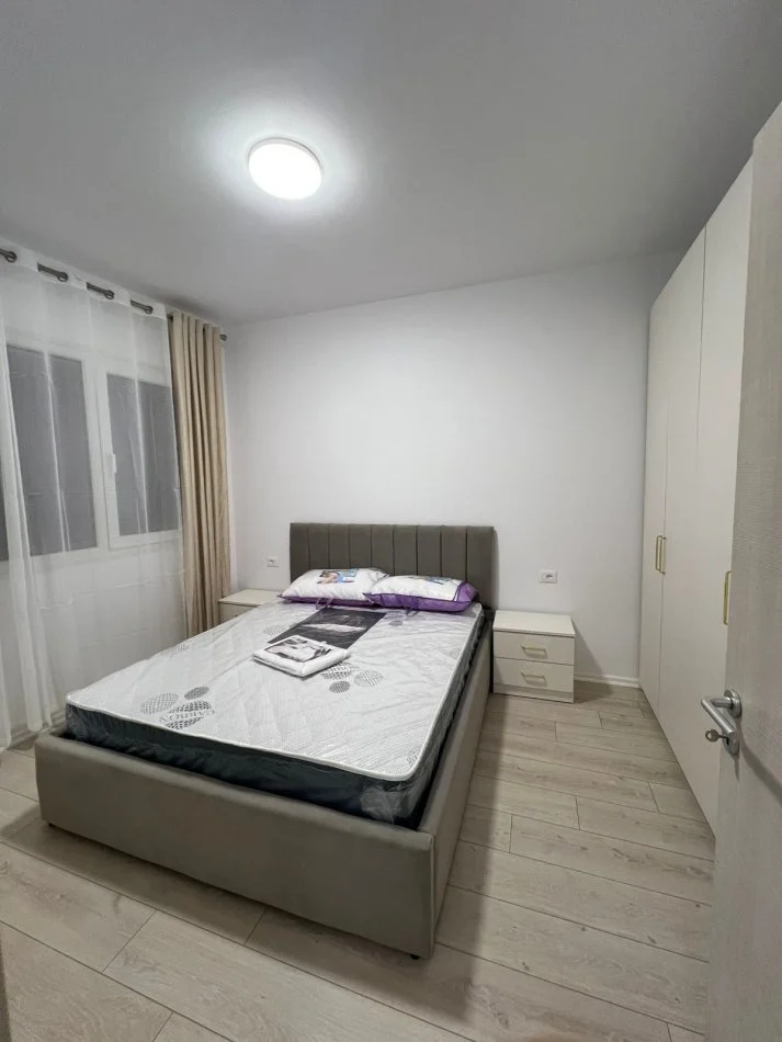 Tirane, jepet me qera apartament 2+1 Kati 9, 100 m² 600 € (Ish-Fusha e Aviacionit)