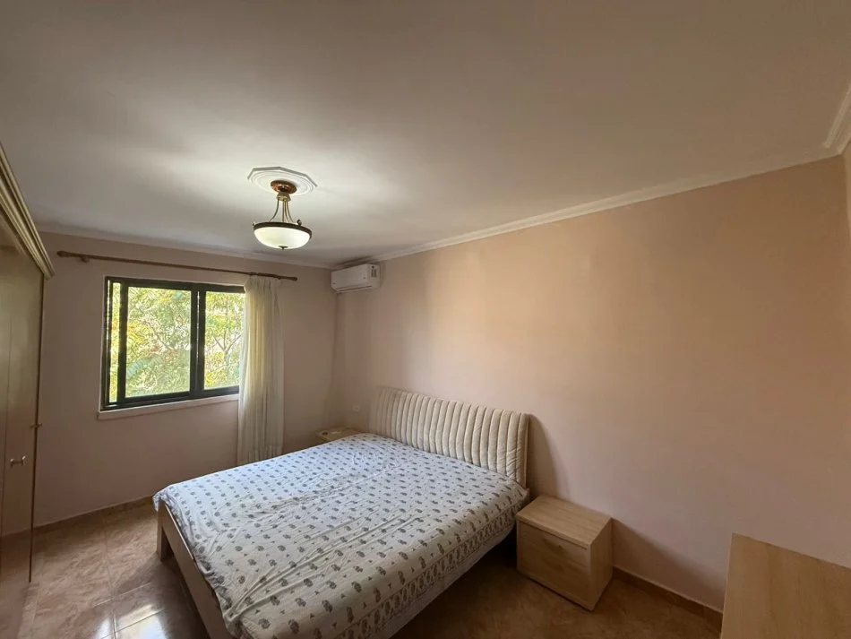 Tirane, jepet me qera apartament 2+1 Kati 4, 60 m² 400 € 