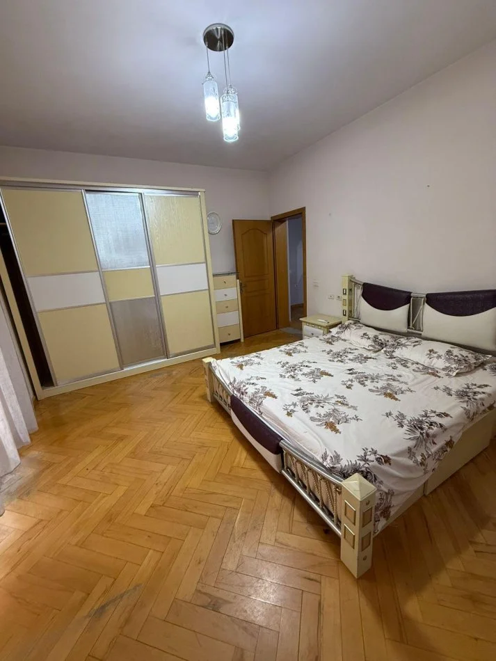 Tirane, jepet me qera apartament 2 Katshe Kati 1, 240 m² 1.500 € (Sauk)