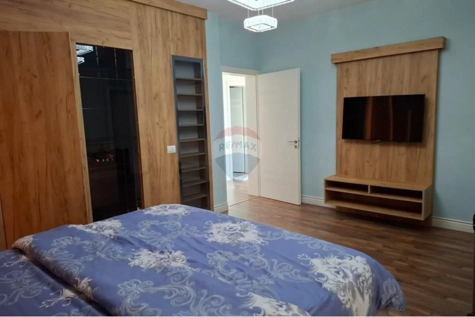 Tirane, jepet me qera apartament+verande | Penthouse 4+1+Ballkon Kati 2, 210 m² 1.500 € (Sauk)