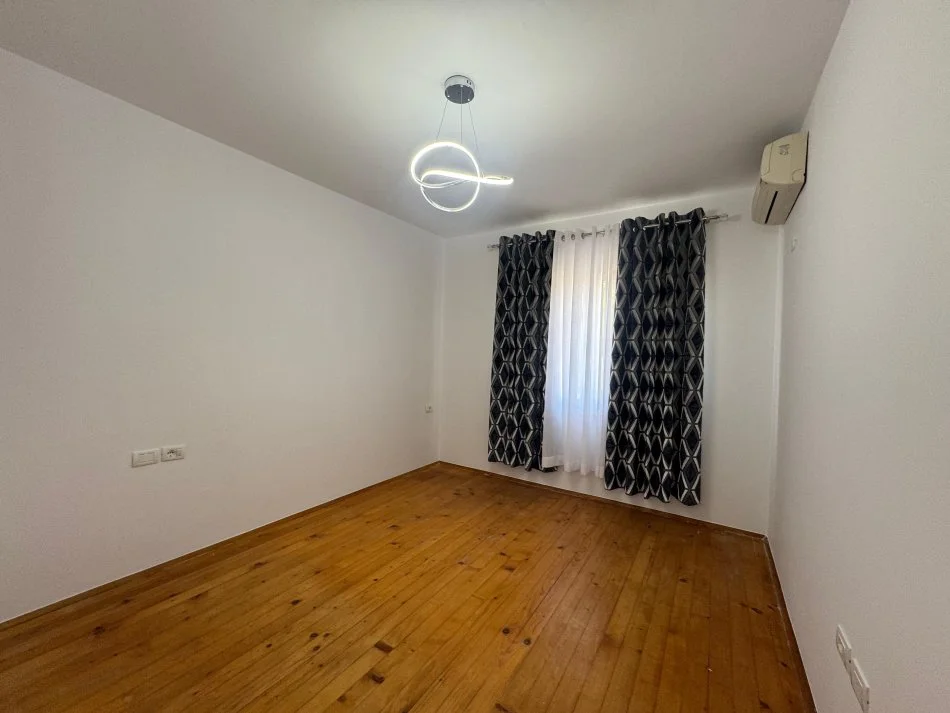 Tirane, jepet me qera apartament 2+1 Kati 4, 106 m² 400 € (RRUGA MUHAMET DELIU)