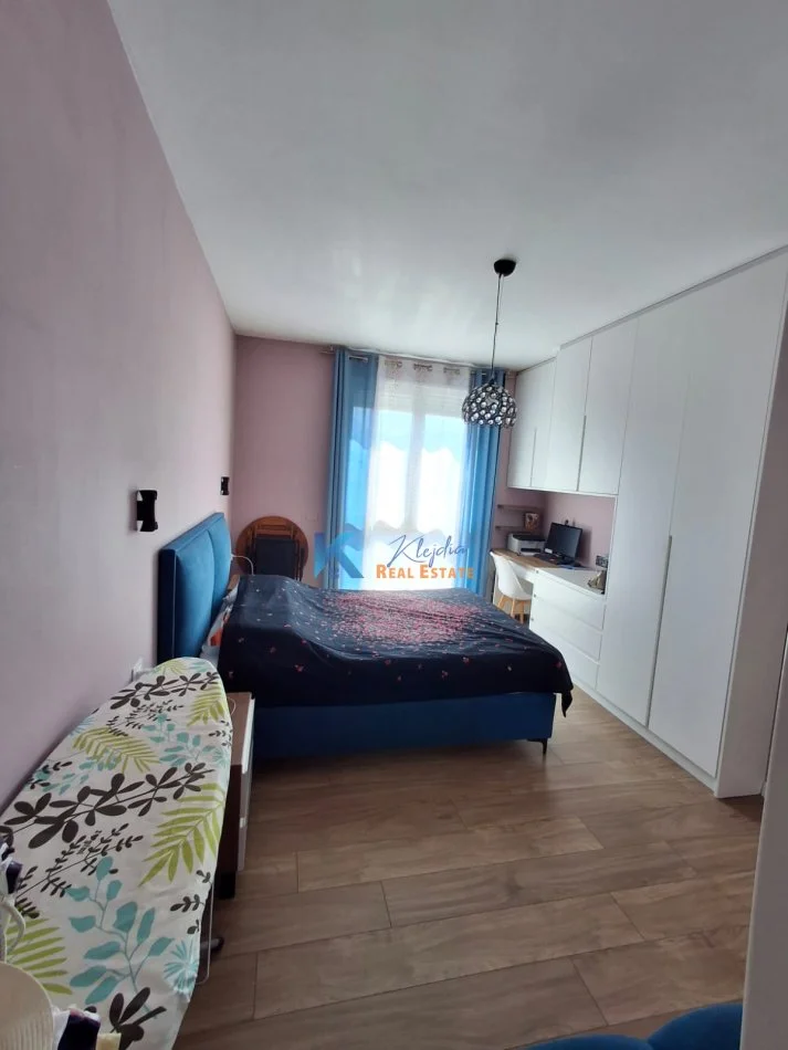 Tirane, jap me qera apartament 2+1+Ballkon Kati 6, 94 m² 700 € (Don Bosko, kompleksi Fiori di Bosko)
