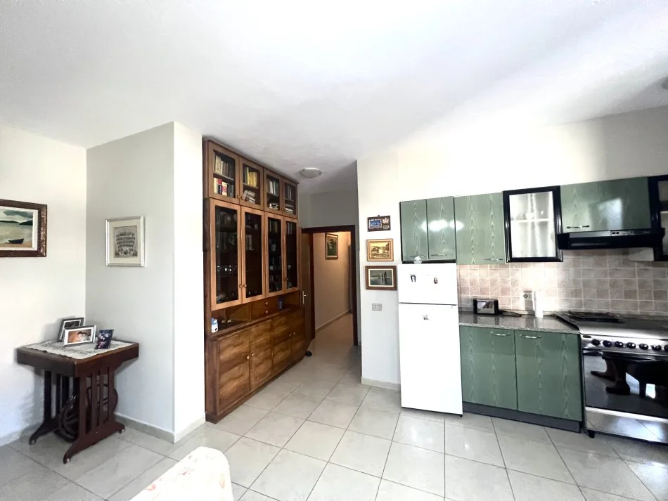 Tirane, jepet me qera apartament 1+1+Ballkon Kati 4, 600 € (MYSLYM SHYRI)