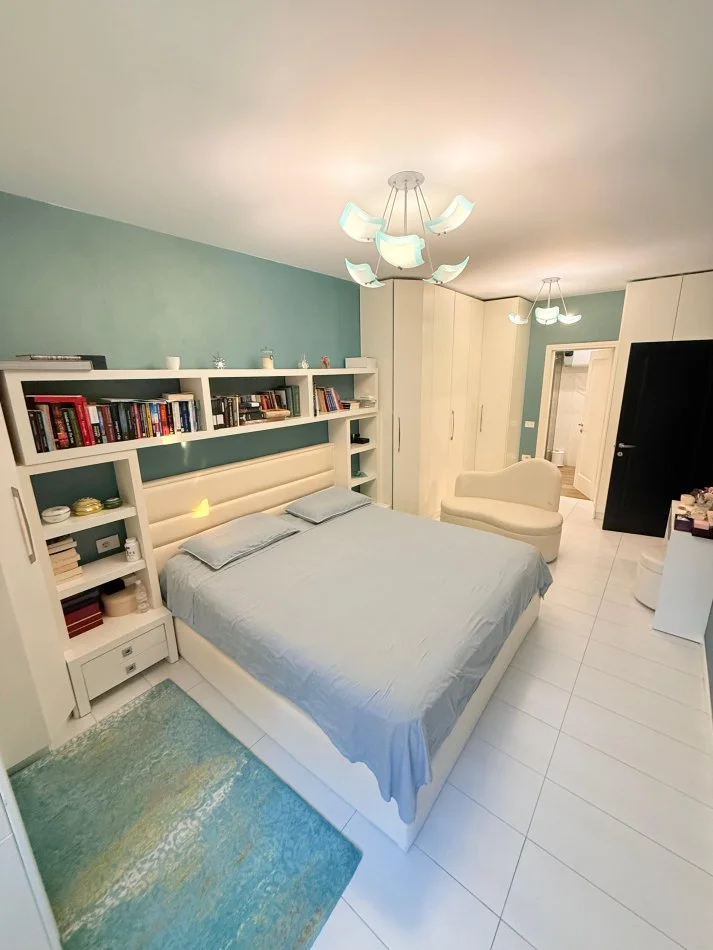 Tirane, shitet apartament 2+1+Ballkon Kati 9, 122 m² 459.000 € (Bllok)