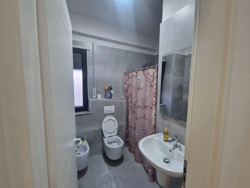 Jepet apartament 1+1 me qira, Kompleksi Oasis!