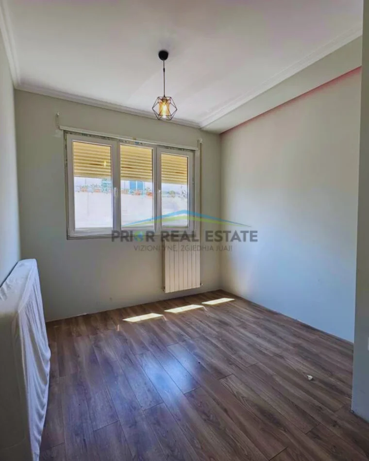 Tirane, shitet apartament 2+1+Ballkon Kati 5, 167 m² 160.000 € (Linze)