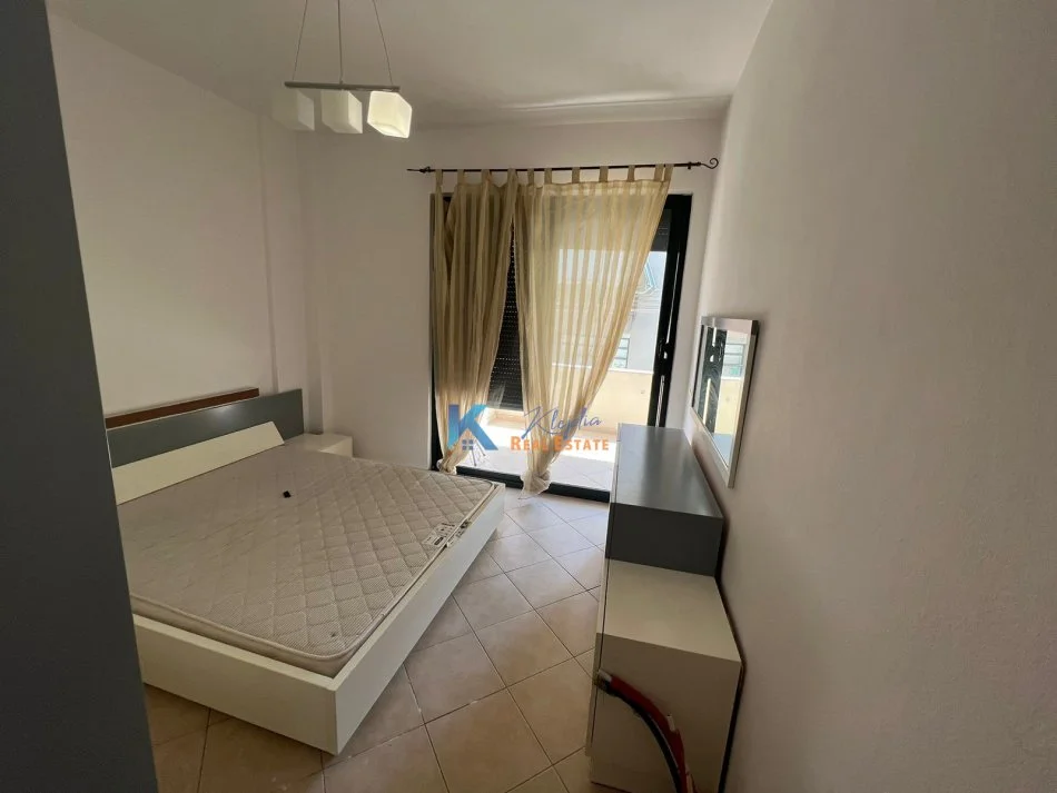 jepet me qera apartament Kati 3, 85 m² 500 € (Kodra e Diellit – Afer Eleonores)