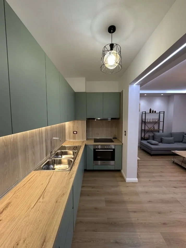 Tirane, shitet apartament 2+1+Ballkon Kati 4, 110 m² (Perball Delijorgjit)