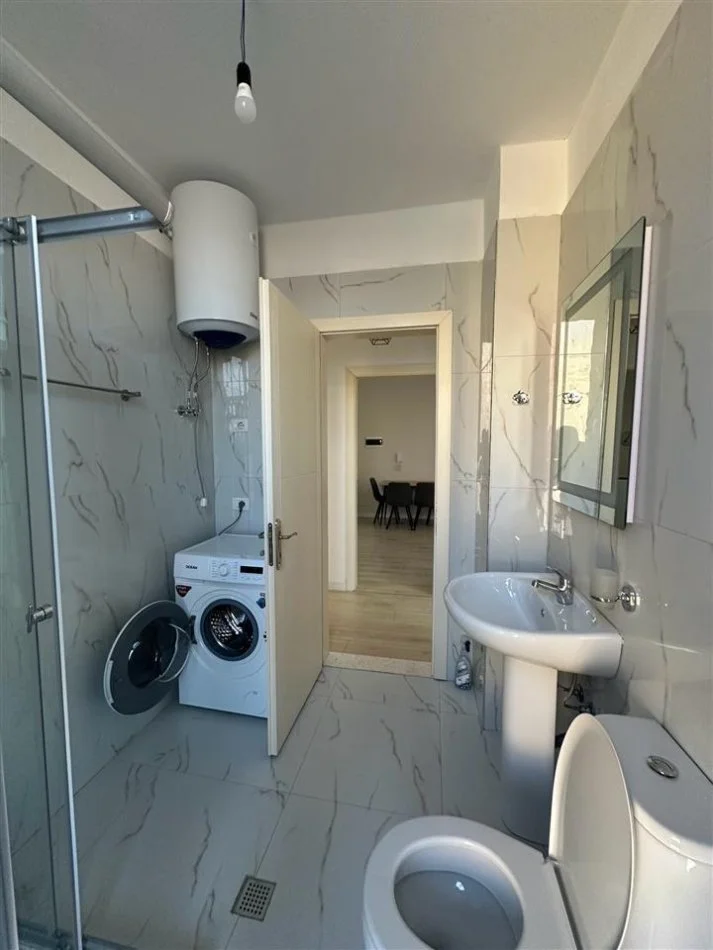 Tirane, jap me qera apartament 2+1+Ballkon , 103 m² 670 € (Fusha e Aviacionit, prane Drejtorise se Tatimeve)