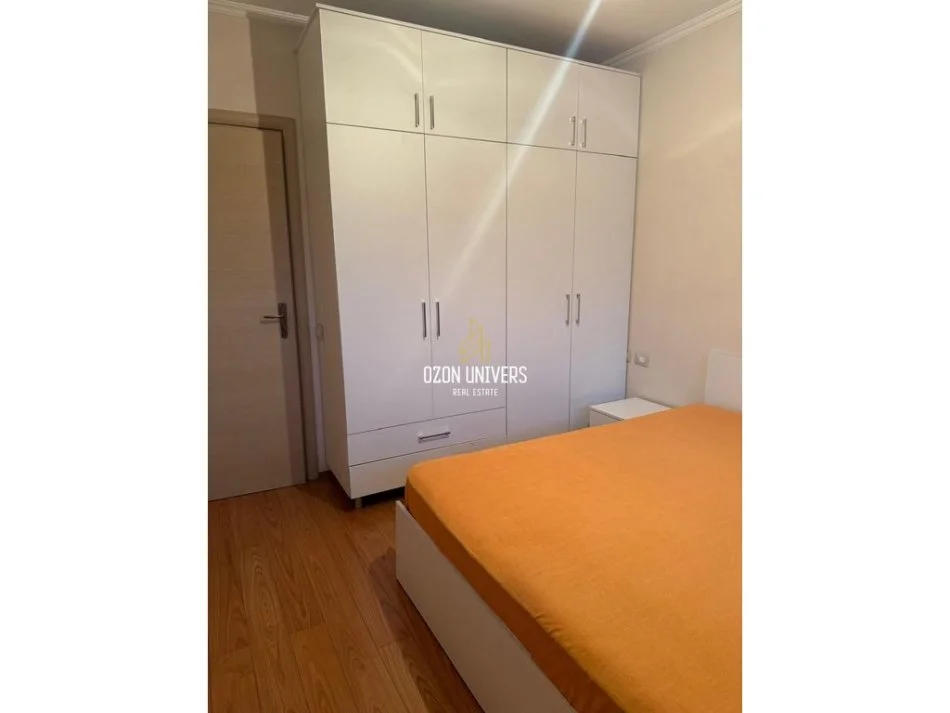 Tirane, jepet me qera apartament 1+1+Ballkon Kati 6, 70 m² 550 € (21 Dhjetori)