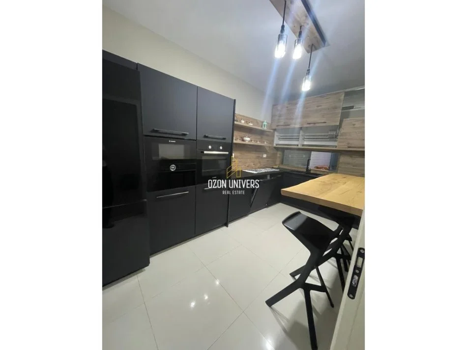 Tirane, jepet me qera apartament 2+1 Kati 5, 120 m² 550 €