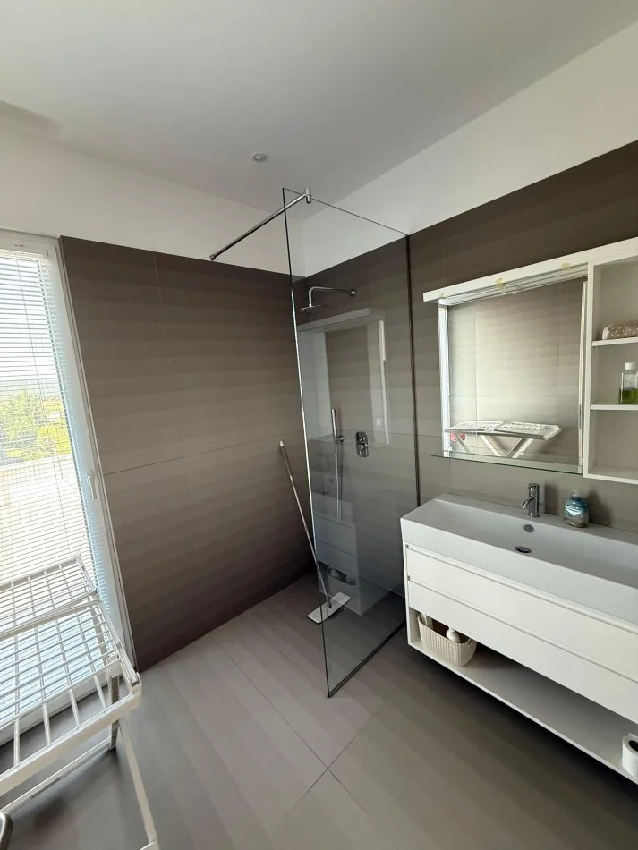 Tirane, shitet Vile 4+1+Ballkon Kati 2, 151 m² 1.200.000 € (Vishnje)