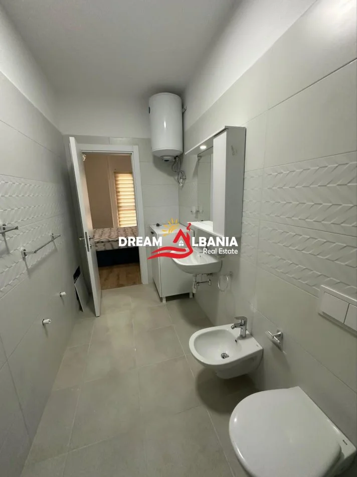 Tirane, jepet me qera apartament 2+1 , 104 m² 650 € (Ne Kompleksin Arlis, Rruga e Dibres)