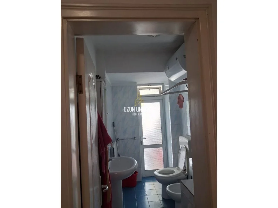 Tirane, jepet me qera apartament 1+1 Kati 2, 65 m² 400 € (Rruga 5 Maji)