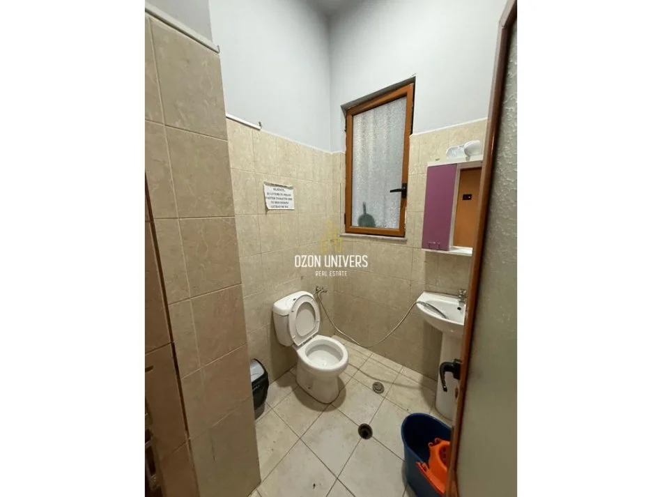 Tirane, jepet me qera lokal Kati 0, 65 m² 700 € (Rruga Elbasanit)