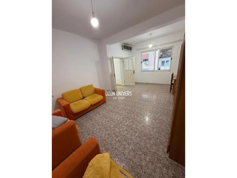 Tirane, jepet me qera ambjent biznesi Kati 2, 95 m² 700 € (Myslym Shyri)