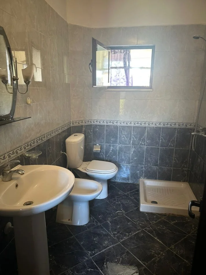 Apartament 1+1 me qera ne laprake, prane Kupoles (40,000 leke)