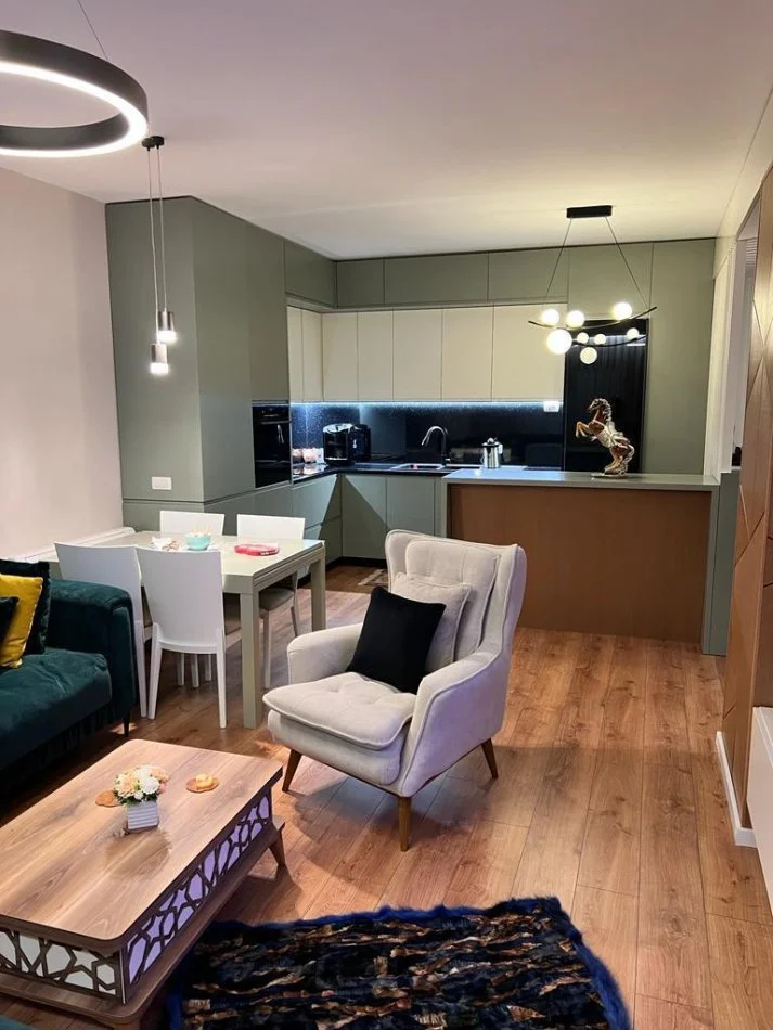 Apartament Luksoz me qera prane 21 Dhjetorit (1000 Euro)