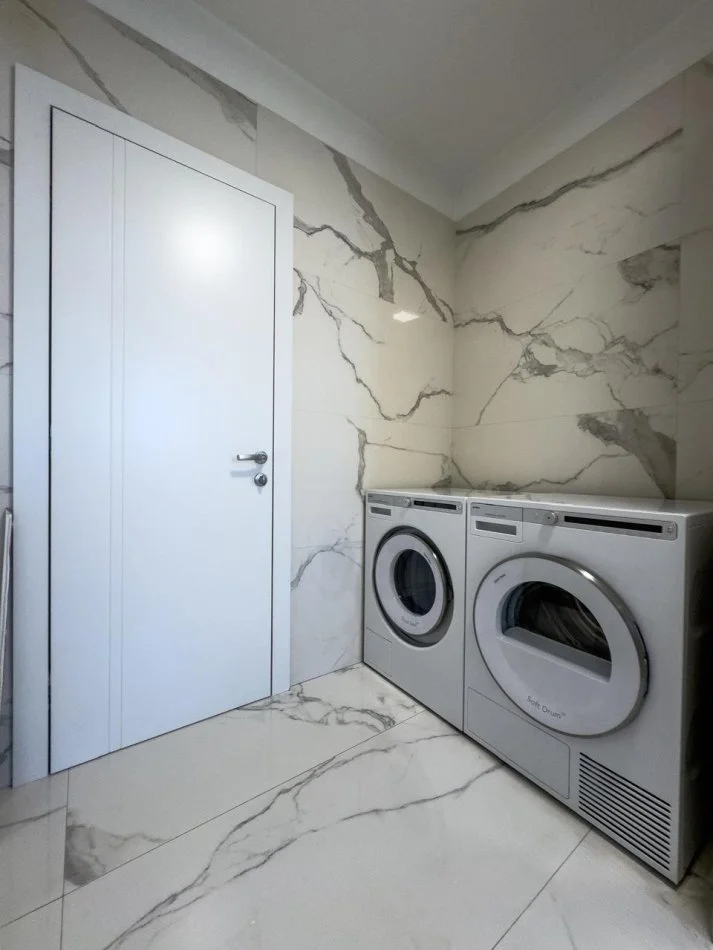 Tirane, shitet apartament 3+1+Ballkon Kati 12, 140 m² 360.000 € (Kompleksi Magnet)