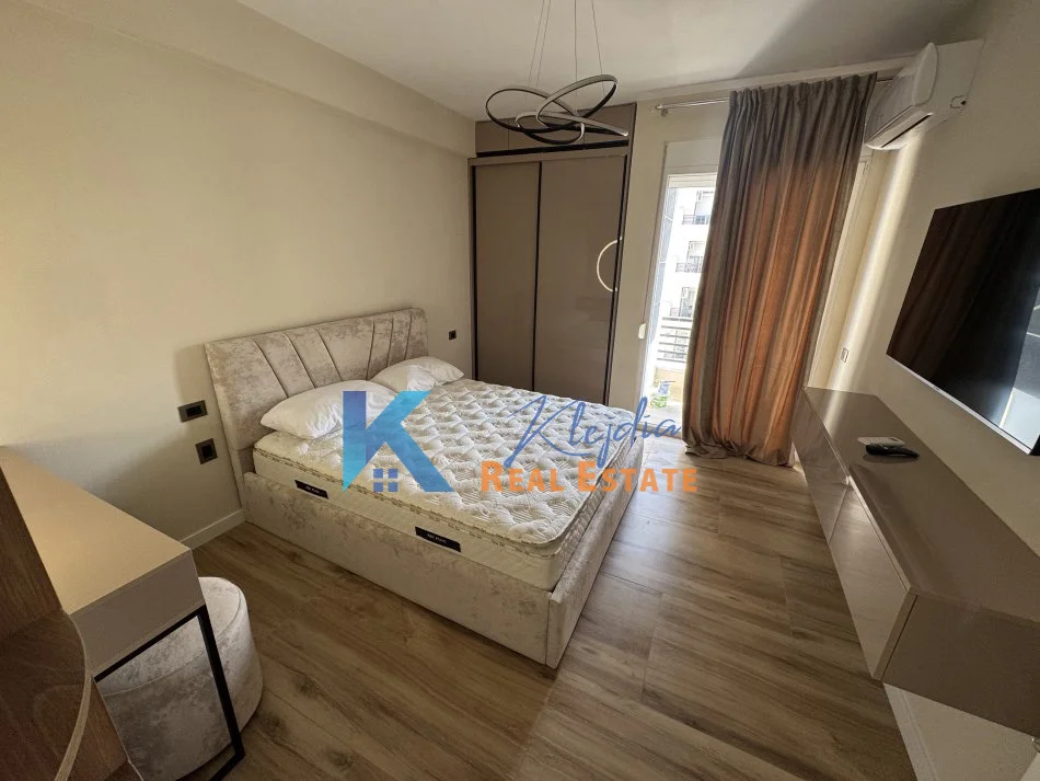Tirane, jap me qera apartament 1+1+Ballkon Kati 7, 70 m² 600 € (21 Dhjetori, kompleksi Star)