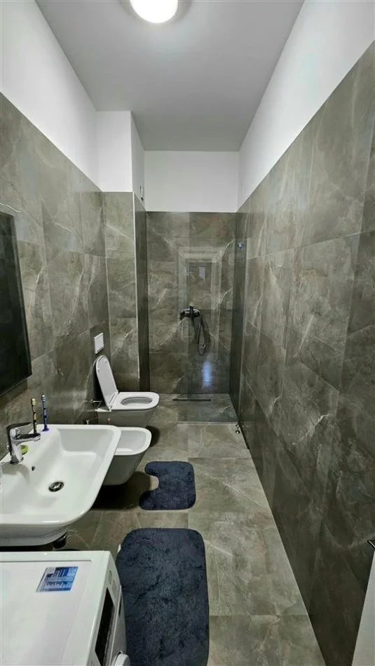 Super Apartament 1+1 me qera tek Square 21/ Rruga e Kavajes