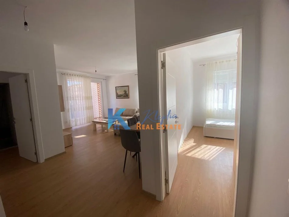 Tirane, jap me qera apartament 2+1+Ballkon Kati 3, 100 m² 650 € (Rruga e Dibres, mbi QSUT)