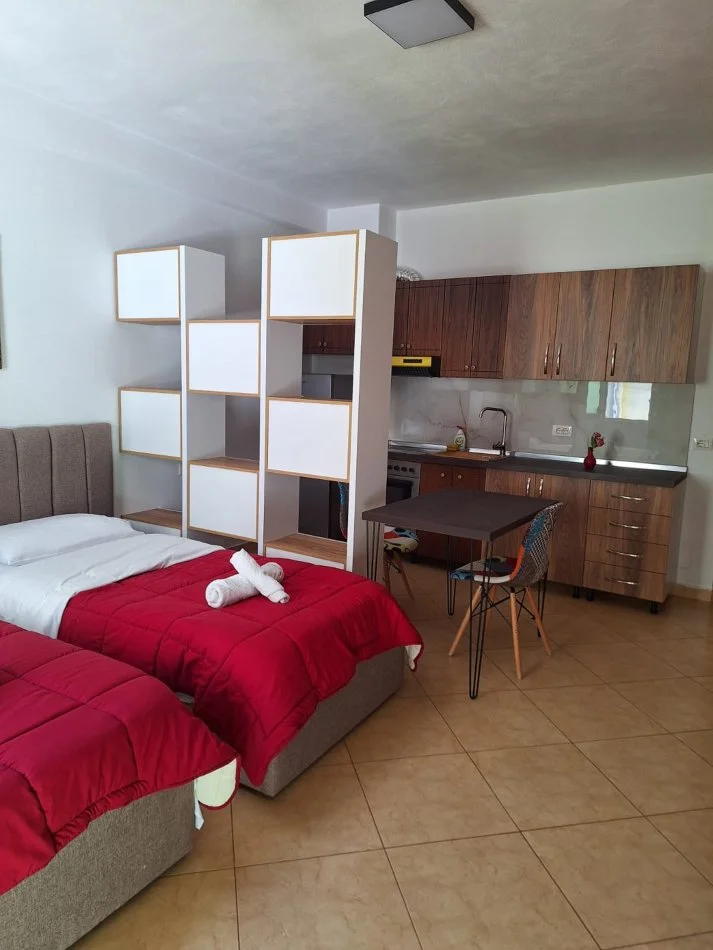 Tirane, jepet me qera garsonier 1+1 Kati 2, 45 m² 400 € (Rr Durresit / Ambasadat)