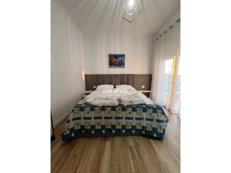 Tirane, Jepet me qira apartament 2+1+Ballkon Kati 8, 98 m² (Pazari i Ri)