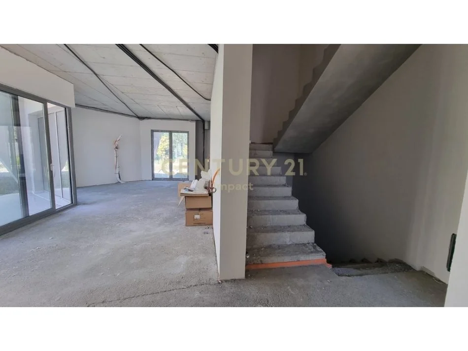 Tirane, shes Vile 3+1+Aneks+Ballkon Kati 3, 276 m² 1.550.000 € (PRANE LIQENIT TE THATE Tirana)