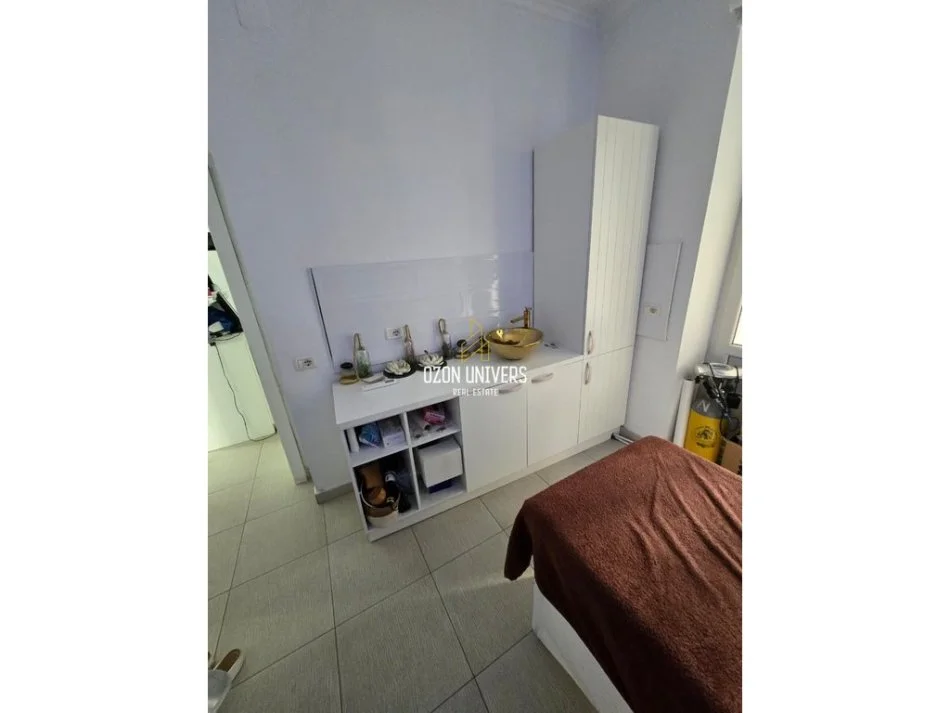 Tirane, jepet me qera ambjent biznesi Kati 2, 70 m² 700 € (Rruga Myslym Shyri)