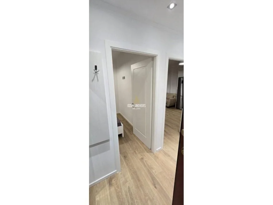 Tirane, jepet me qera apartament 1+1+Ballkon Kati 3, 65 m² 750 € (Komuna e Parisit, tek Lulishtja Tirana, Albania)