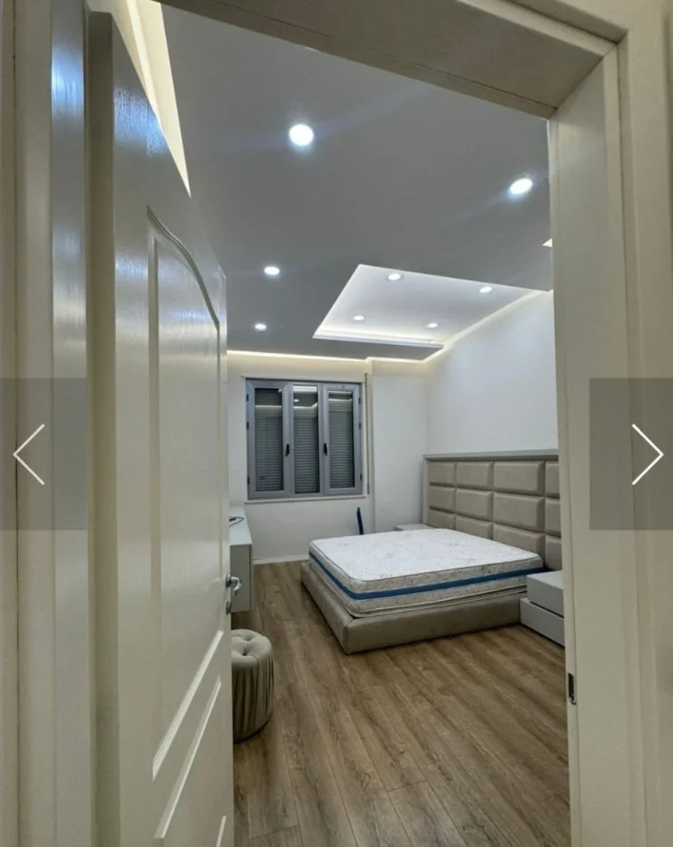 Tirane, jepet me qera apartament 2+1+Ballkon Kati 2, 130 m² 1.000 € (Pazari i Ri)