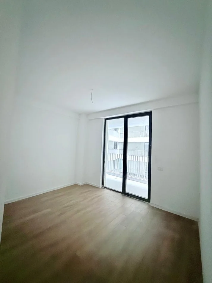 Tirane, jepet me qera zyre Kati 6, 116 m² 900 € (Mine Peza)