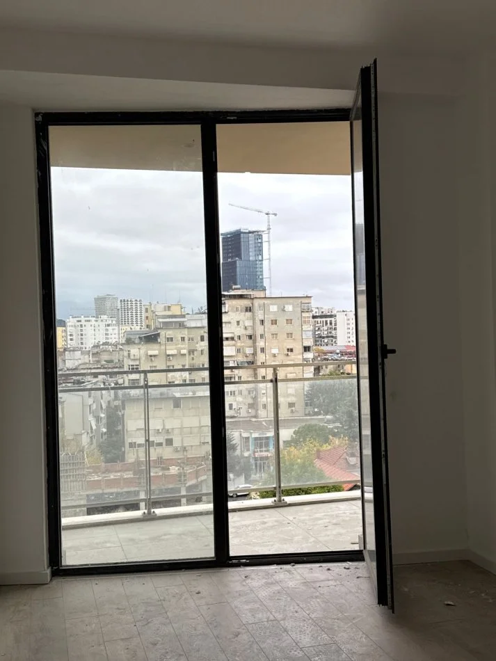 Tirane, jepet me qera apartament 1+1+Ballkon Kati 6, 75 m² 600 € (Mine Peza)