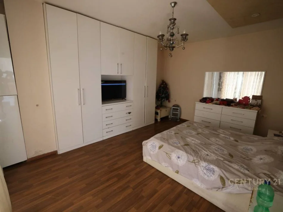 SUPER VILE NE TUFINE  300,000 €