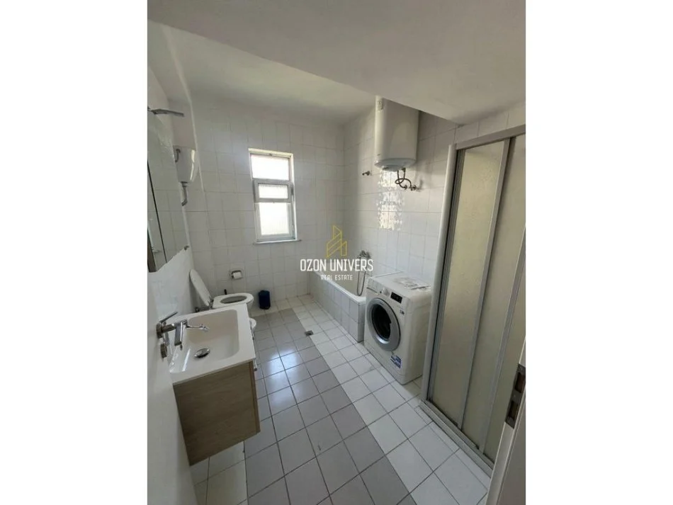 Tirane, jepet me qera apartament 2+1+Ballkon Kati 6, 107 m² 700 € (Rruga Qemal Stafa, Pazari i Ri Tirana, Albania)