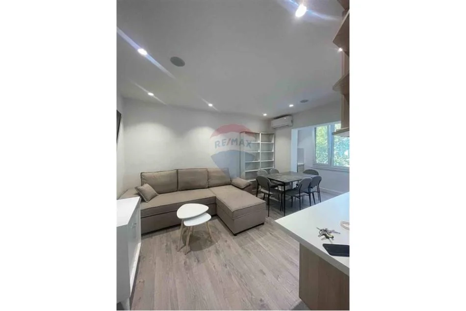 Tirane, jepet me qera apartament 1+1 Kati 4, 52 m² 580 € (Perballe Harry Fultz)