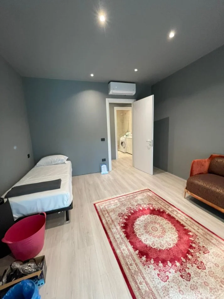 Tirane, jepet me qera apartament 2+1+Ballkon Kati 4, 105 m² 2.500 € (Lion Park Residence)