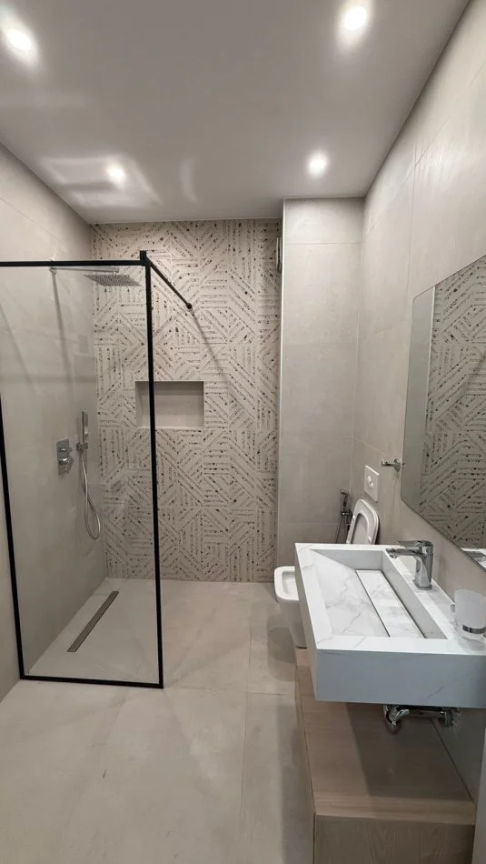 Tirane, jepet me qera apartament 2+1+Ballkon Kati 2, 85 m² 800 € (Kodra e Diellit)