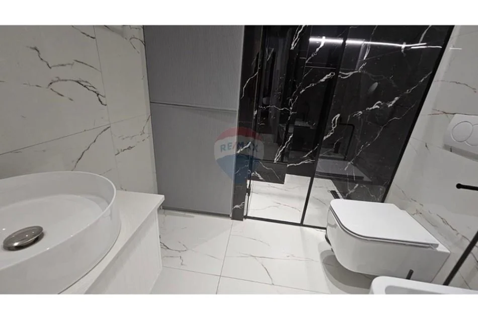 Tirane, jepet me qera apartament 2+1+Ballkon Kati 5, 100 m² 1.900 € (Lake View)