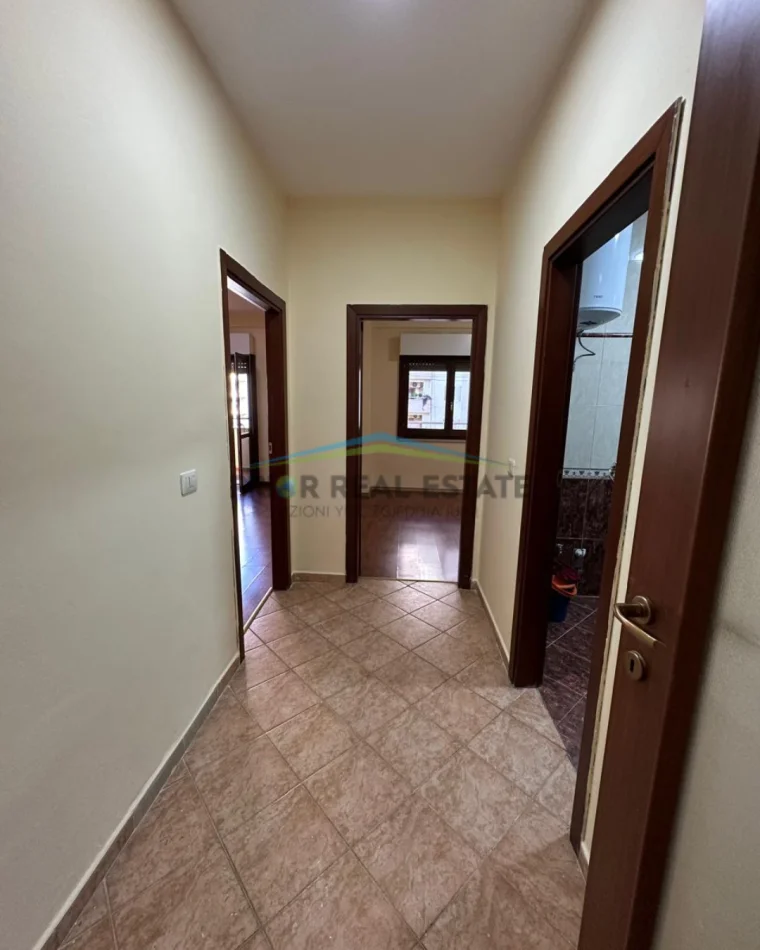 Tirane, jepet me qera apartament 2+1+2 Kati 4, 118 m² 75.000 ALL (Komuna e Parisit)