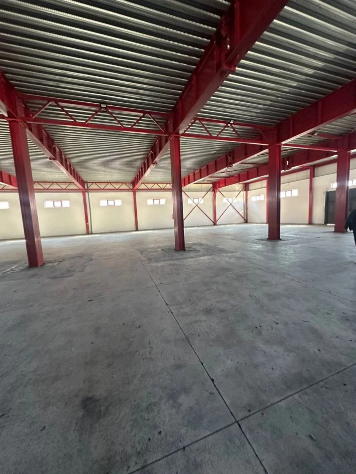 Tirane, jepet me qera magazine Kati 0, 1.500 m² 6.000 € (Vaqarr)