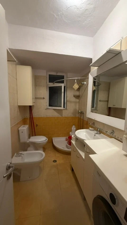 Tirane, jepet me qera apartament 2+1+Ballkon Kati 3, 80 m² 550 € (Perball Square)