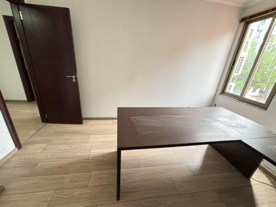 Tirane, shitet apartament 2+1+Ballkon Kati 7, 103 m² 258.000 € (21 Dhjetori)