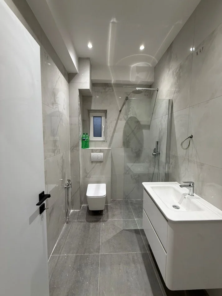 Tirane, shitet apartament 1+1 , 55 m² 82.400 € 