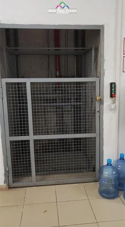 Tirane, jepet me qera magazine Kati 0, 900 m² 3.150 € (tek Ish Fabrika e Qelqit)